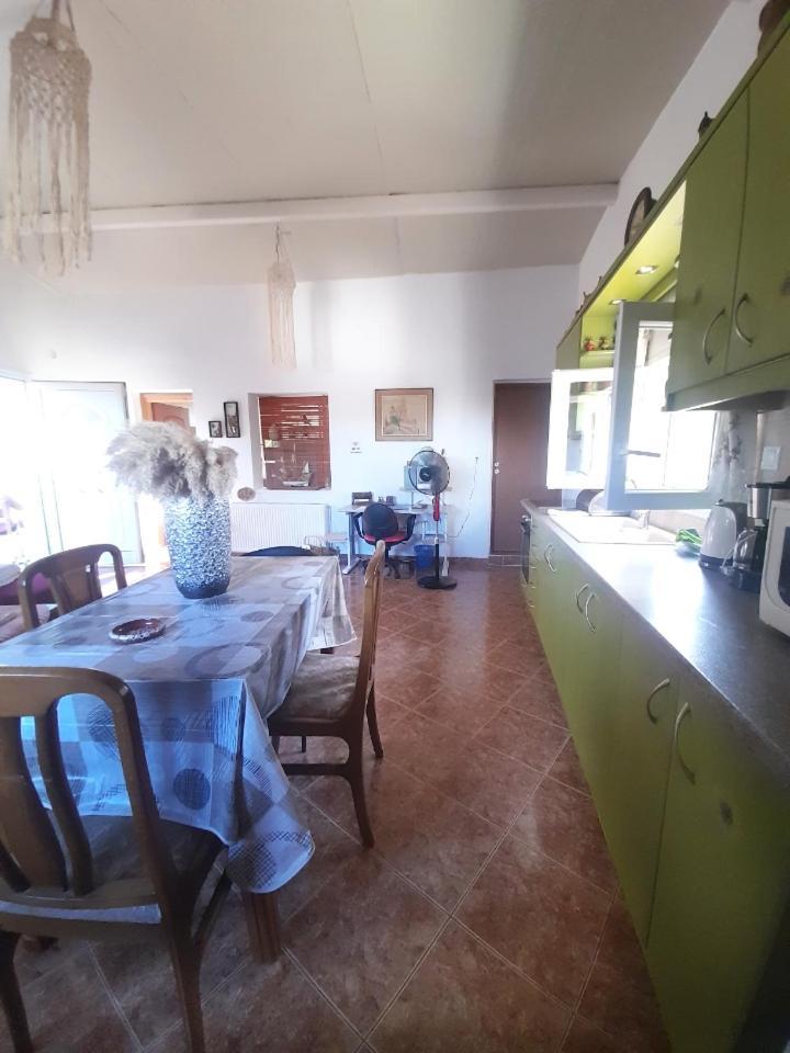 Elena'S Farm House Near Airport And Artemida Beach Ngoại thất bức ảnh